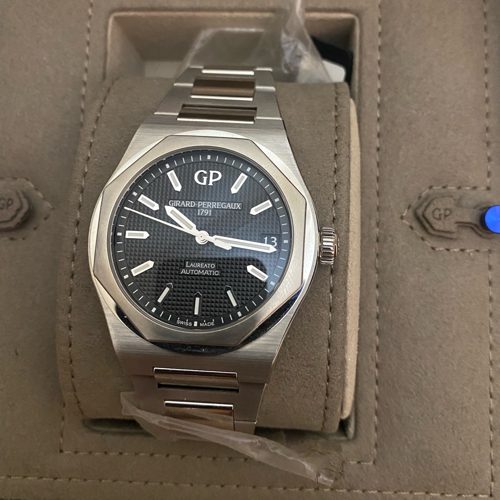 GIRARD PERREGAUX LAUREATO